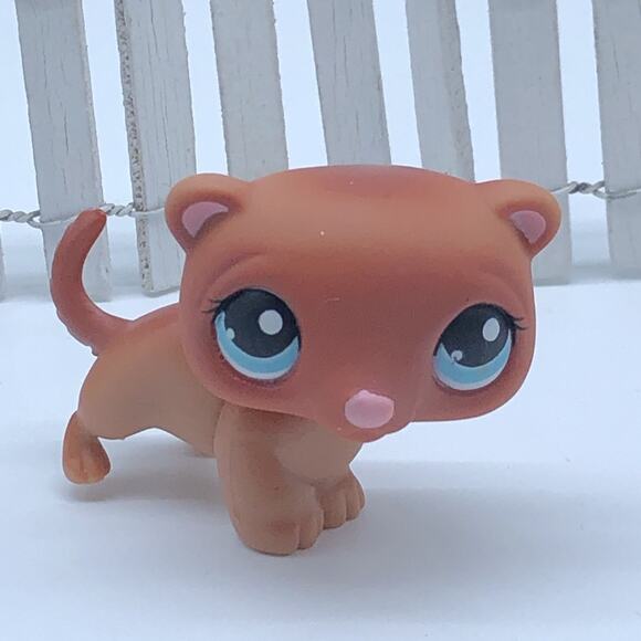 Littlest Pet Shop LPS #334 Red Brown Ferret Weasel Teal Eyes Cozy Care Center - Picture 1 of 5
